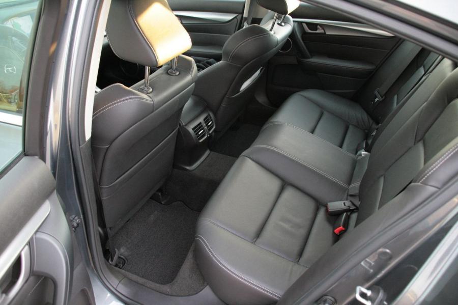 Интерьер Acura TL SH-AWD 2008 года  (фото 9 из 65)